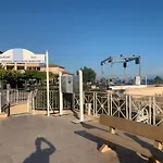 아파트 Cap Esterel 4 Pers Equipe, Belle Vue Golf, Centre Village Pierre & , Parking Inclus Et 5 Piscines Acces Gratuit, Clim, Wifi, Tv, Lave-vaisselle Et Lave-linge,four, Plancha Saint-Raphaël