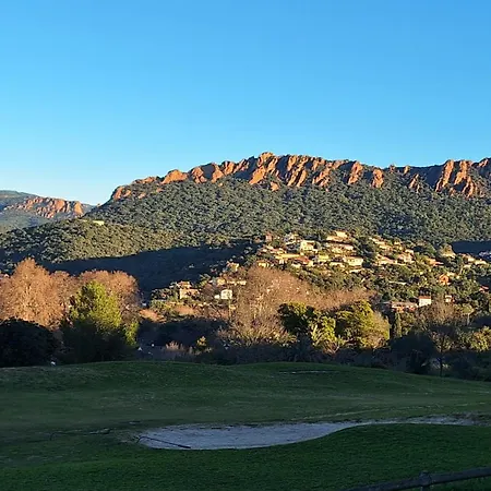 아파트 Cap Esterel 4 Pers Equipe, Belle Vue Golf, Centre Village Pierre & , Parking Inclus Et 5 Piscines Acces Gratuit, Clim, Wifi, Tv, Lave-vaisselle Et Lave-linge,four, Plancha Saint-Raphaël