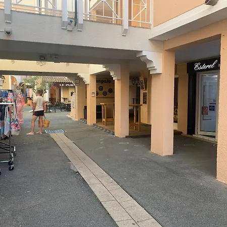 Cap Esterel 4 Pers Equipe, Belle Vue Golf, Centre Village Pierre & , Parking Inclus Et 5 Piscines Acces Gratuit, Clim, Wifi, Tv, Lave-vaisselle Et Lave-linge,four, Plancha *