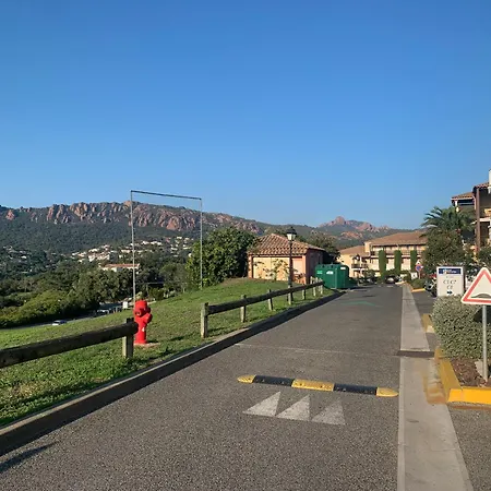 Cap Esterel 4 Pers Equipe, Belle Vue Golf, Centre Village Pierre & , Parking Inclu Et 5 Piscines Acces Gratuit, Clim, Wifi, Tv, Lave-vaisselle Et Lave-linge,four, Plancha Apartment
