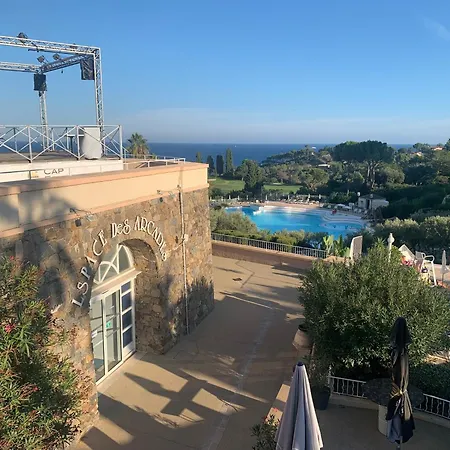 Cap Esterel 4 Pers Equipe, Belle Vue Golf, Centre Village Pierre & , Parking Inclus Et 5 Piscines Acces Gratuit, Clim, Wifi, Tv, Lave-vaisselle Et Lave-linge,four, Plancha Saint-Raphaël